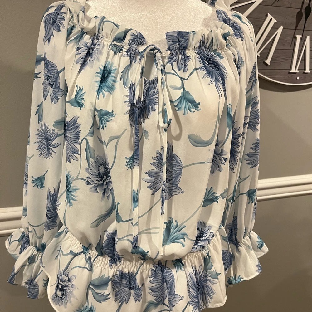 Women's Top - dressy rayon material size Medium